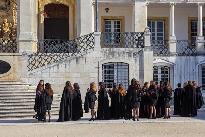 O Significado do Traje: História, Camaradagem e Identidade