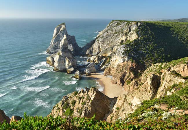 La Espectacular Ruta Costera: Del Cabo de Roca a Playas Impresionantes