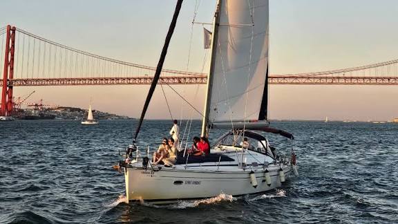 Lisboa Vista desde el Río: Los Mejores Paseos en Barco para un Atardecer Inolvidable