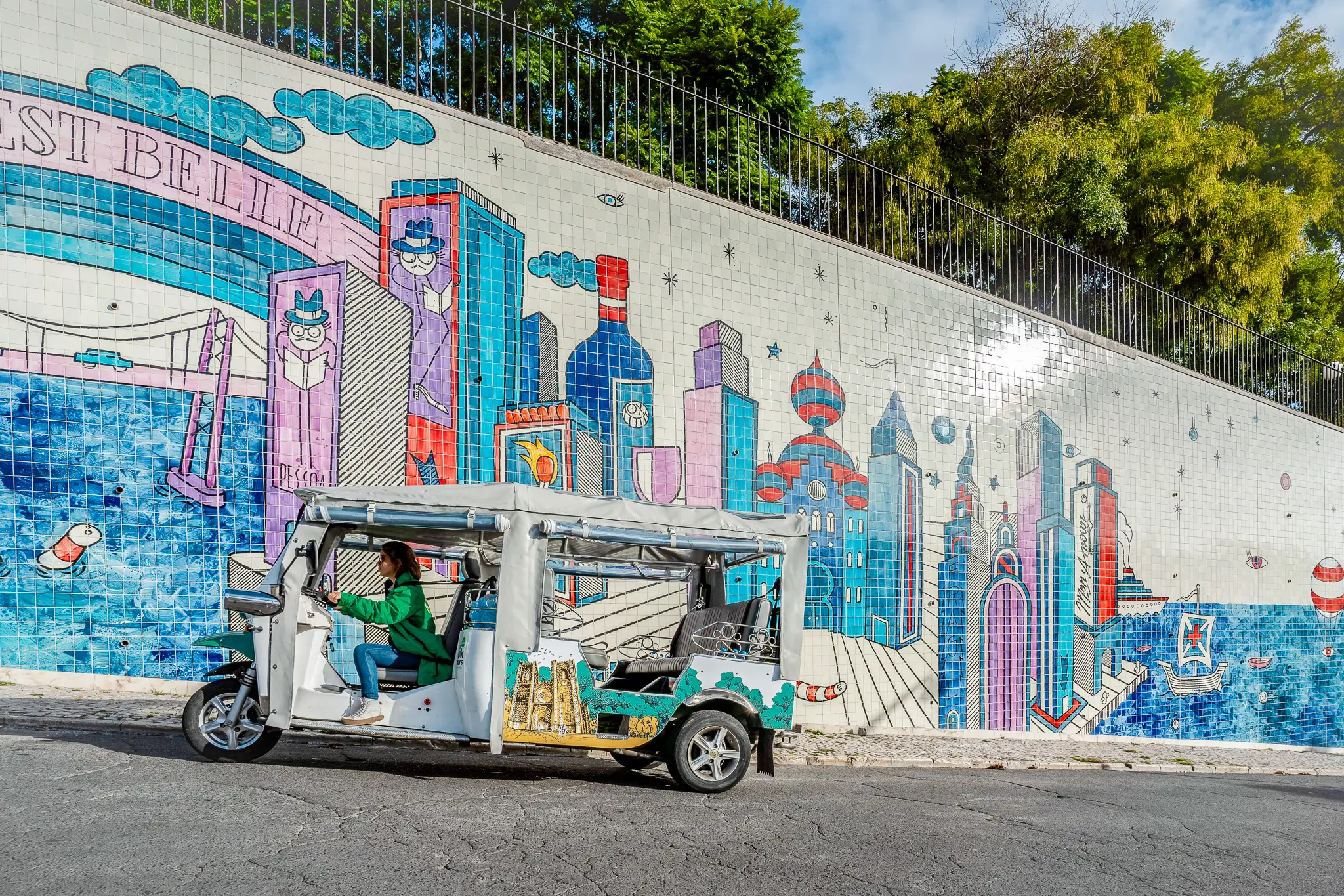 Lisboa: Passeio turístico de meio dia em um tuk tuk elétrico particular - 6