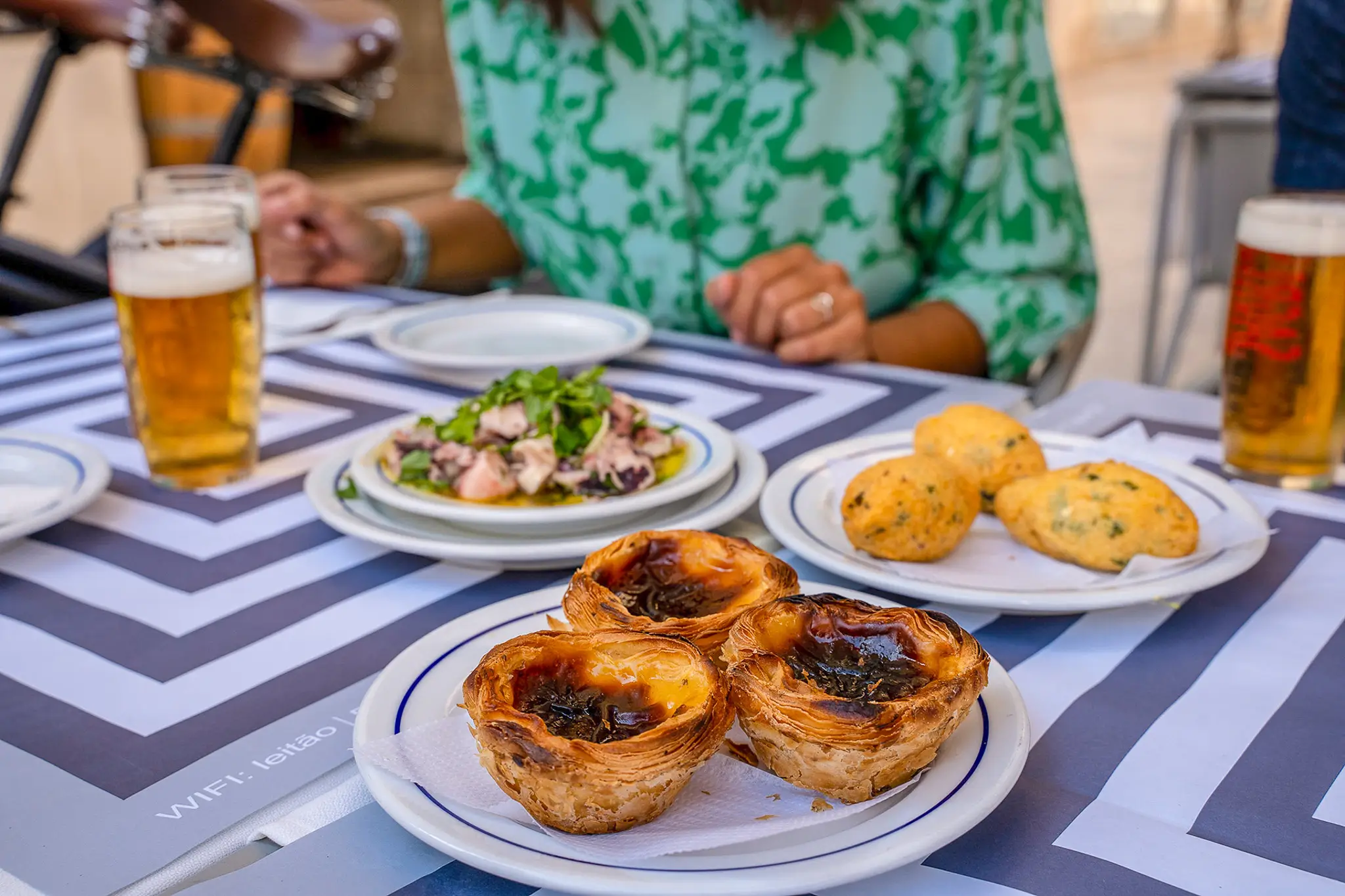 Passeio gastronômico guiado de bicicleta elétrica por Lisboa com cinco degustações gastronômicas - 3