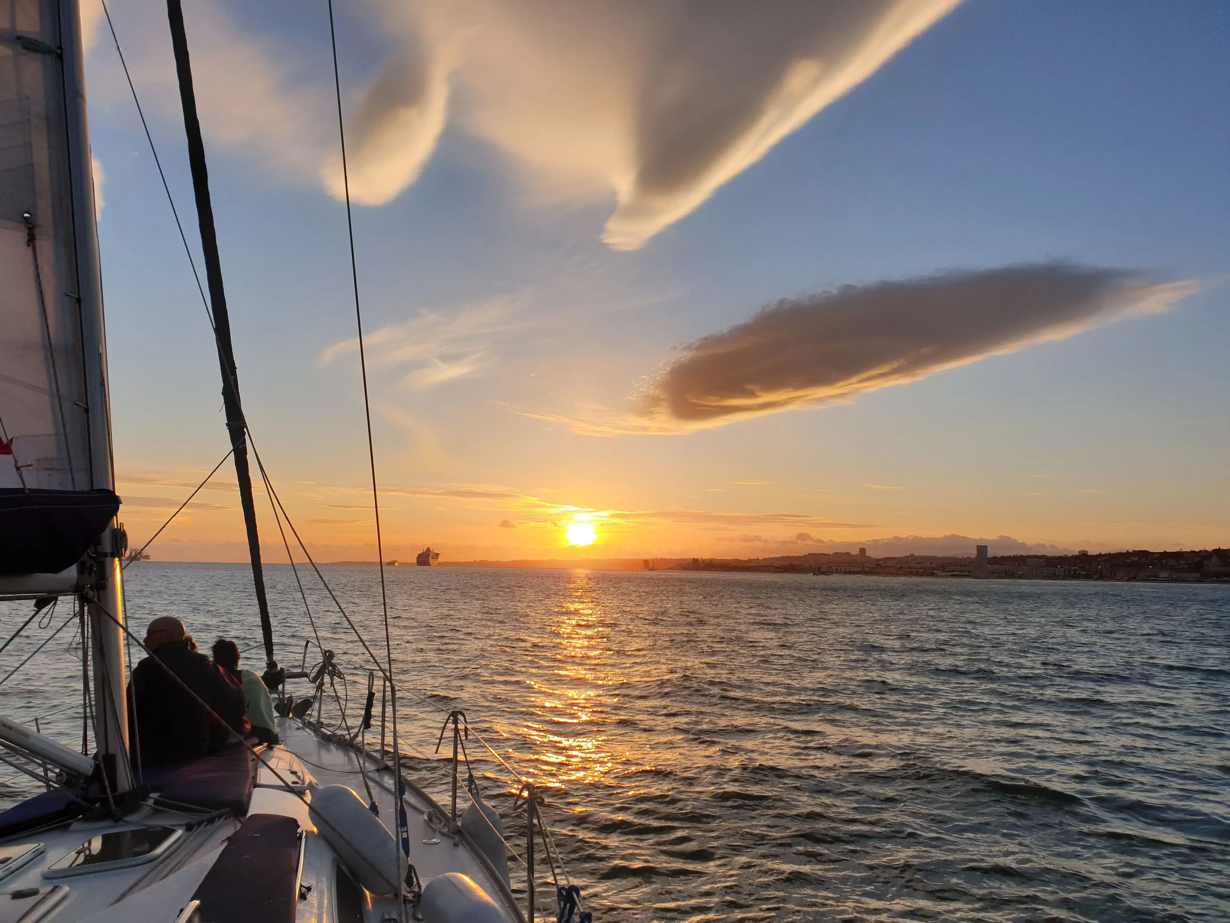 Daytime or Sunset Boat Cruise with History and Wine in Lisbon - 3