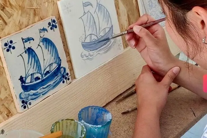 Exclusive Tiles Painting Workshop with Wine Tasting and Sesimbra Private Tour - 1