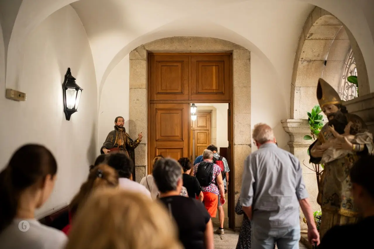 Porto: Fado Show with Guided Tour in a Historic Monastery - 8