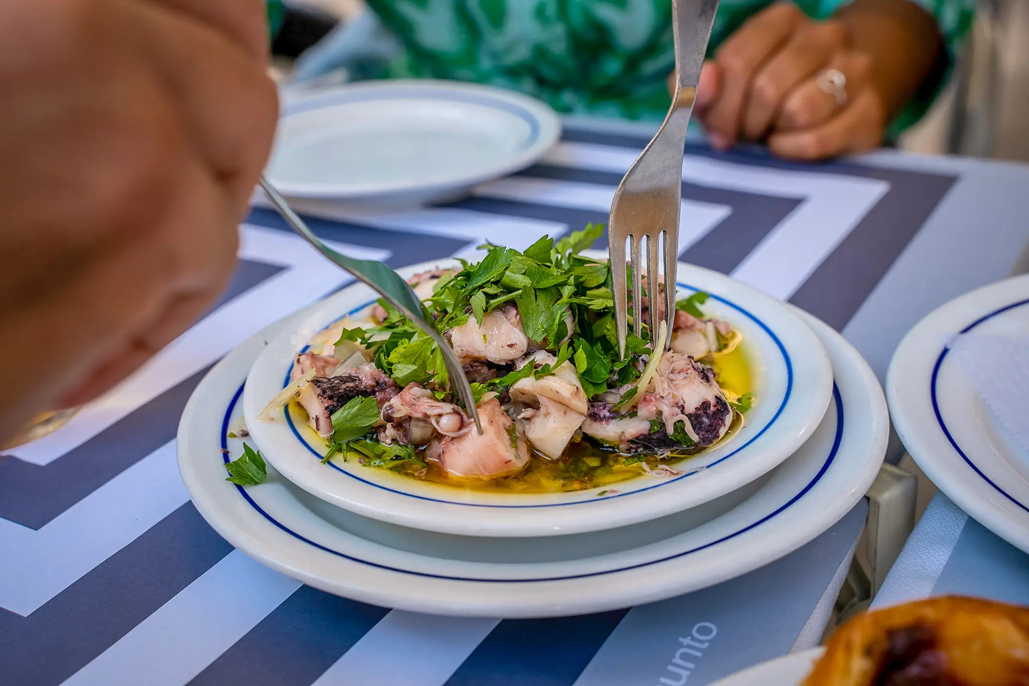 Passeio gastronômico guiado de bicicleta elétrica por Lisboa com cinco degustações gastronômicas - 10