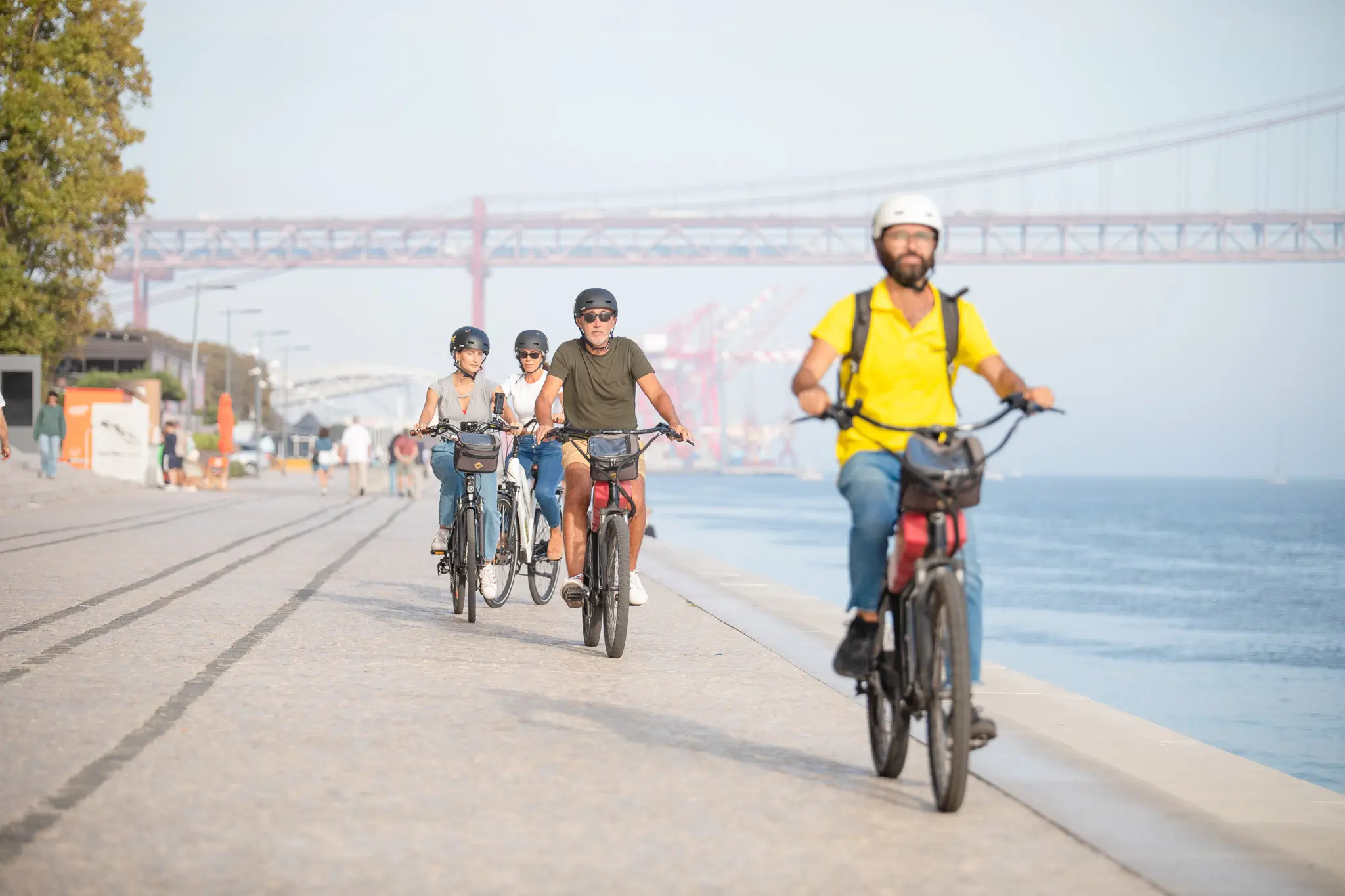 Excursão guiada de bicicleta elétrica em Belém Explore Lisboa à beira rio - 7