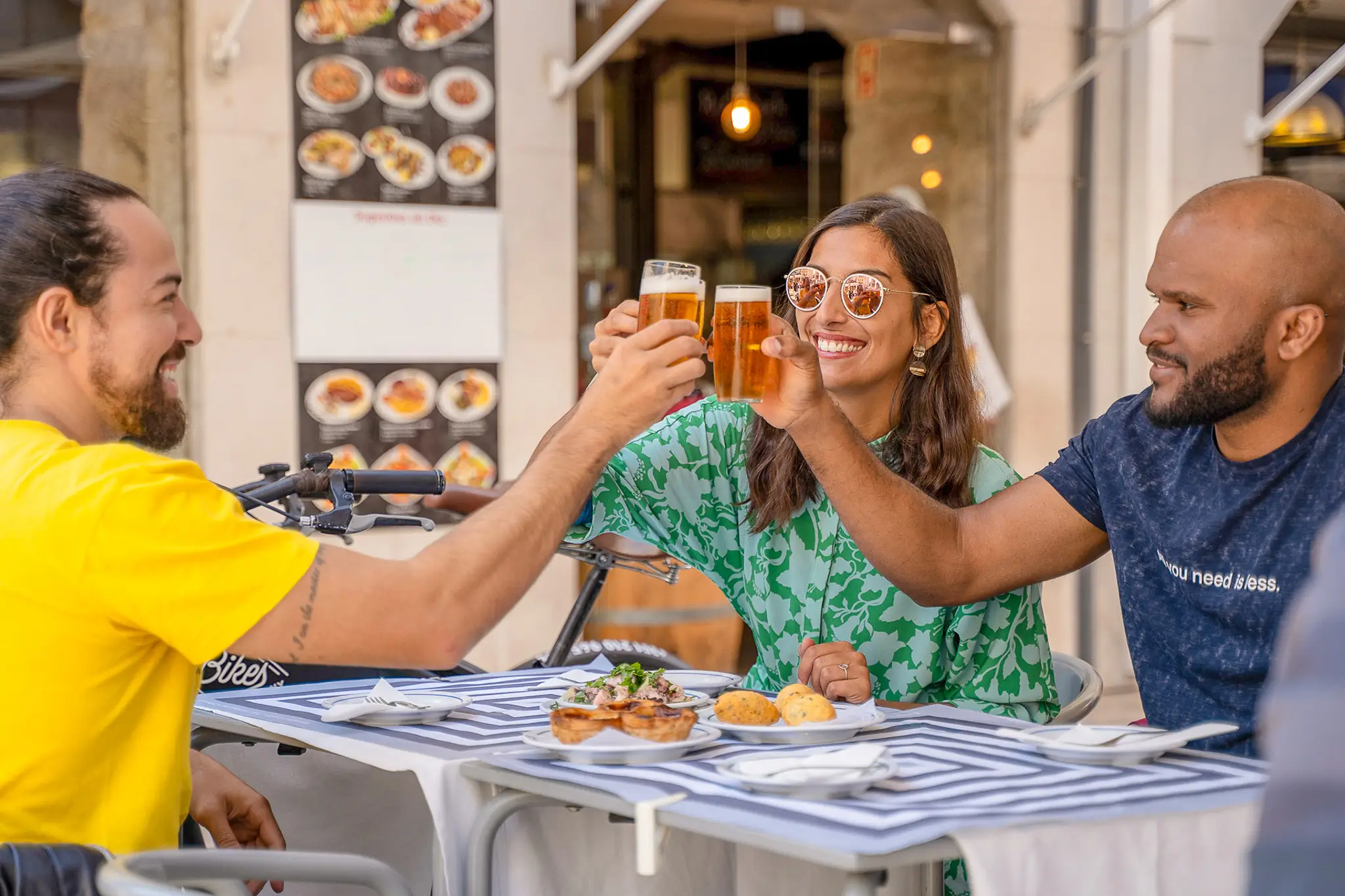 Passeio gastronômico guiado de bicicleta elétrica por Lisboa com cinco degustações gastronômicas - 1