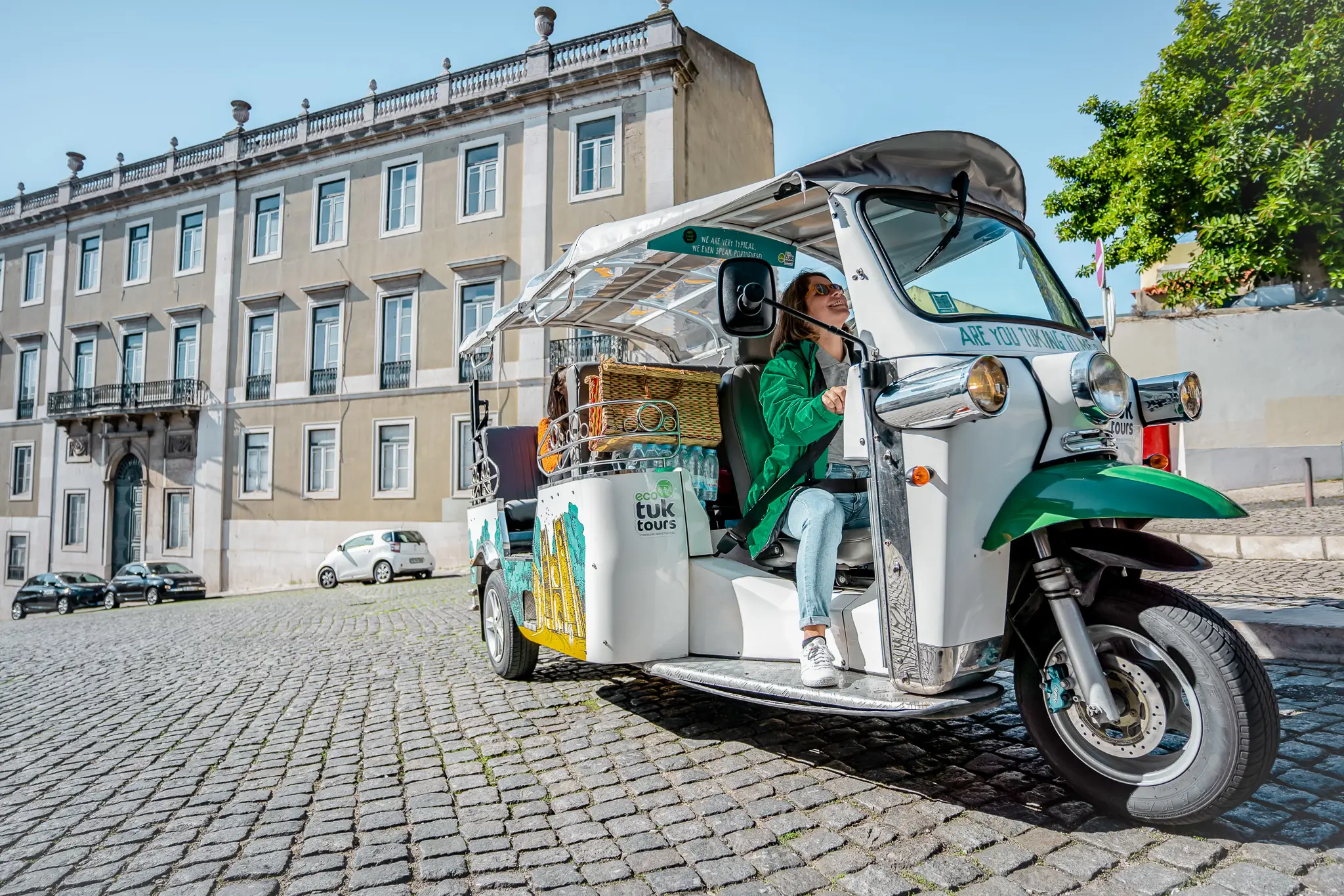 Lisboa: Passeio turístico de meio dia em um tuk tuk elétrico particular - 9