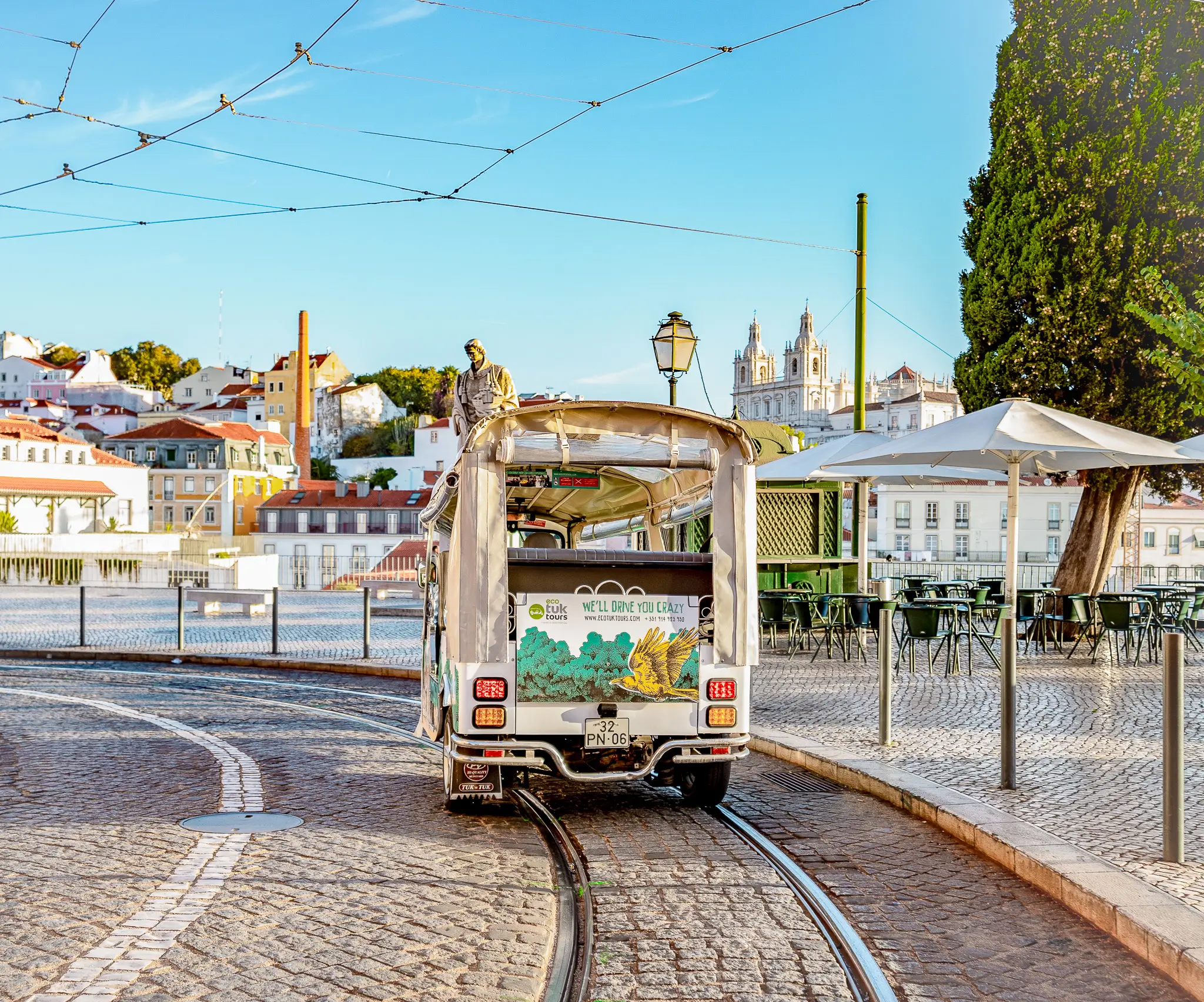 Lisboa: Passeio turístico de meio dia em um tuk tuk elétrico particular - 5